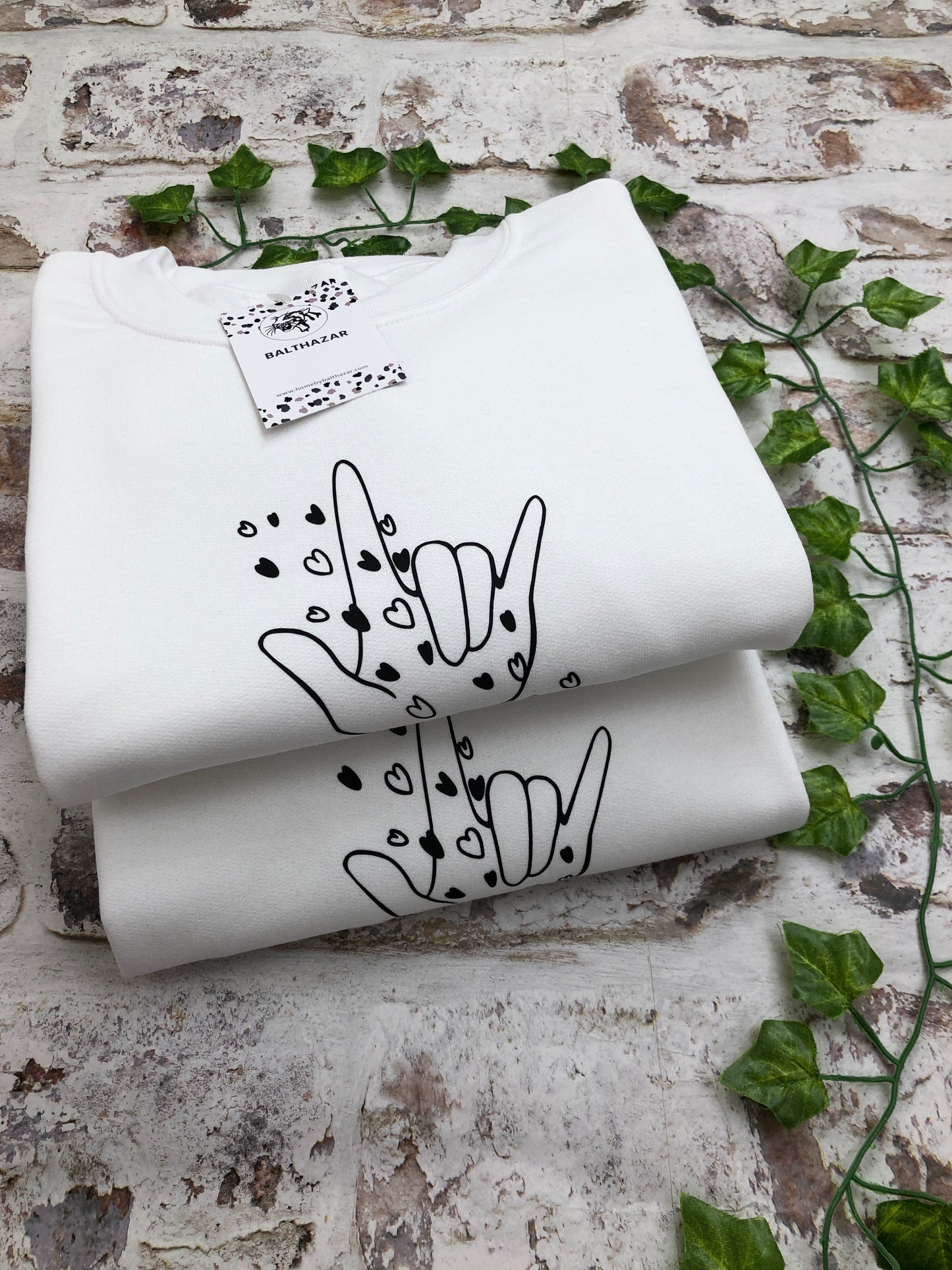Love and Hearts sign language t-shirt - BSL ASL-
