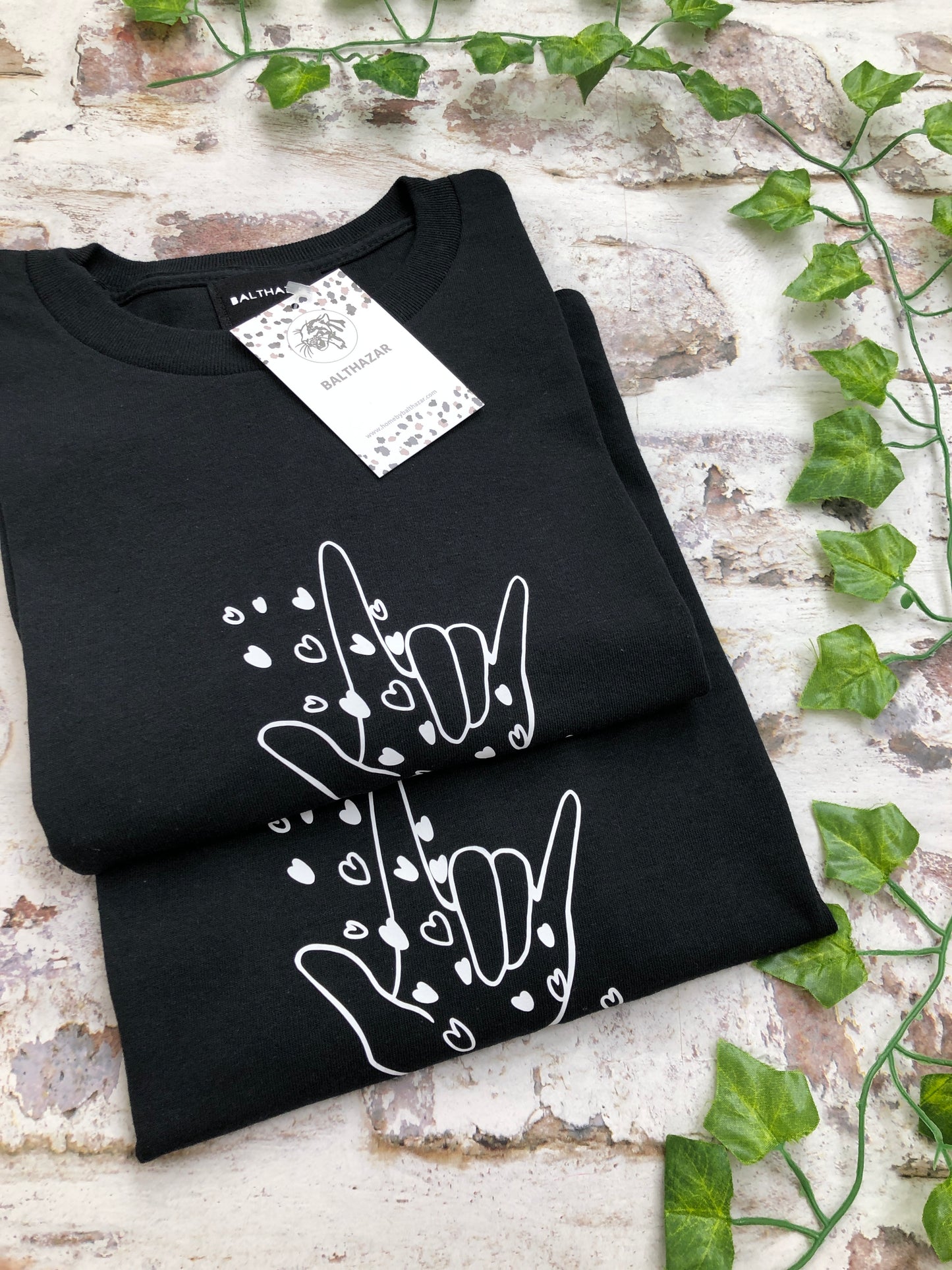Love and Hearts sign language t-shirt - BSL ASL-