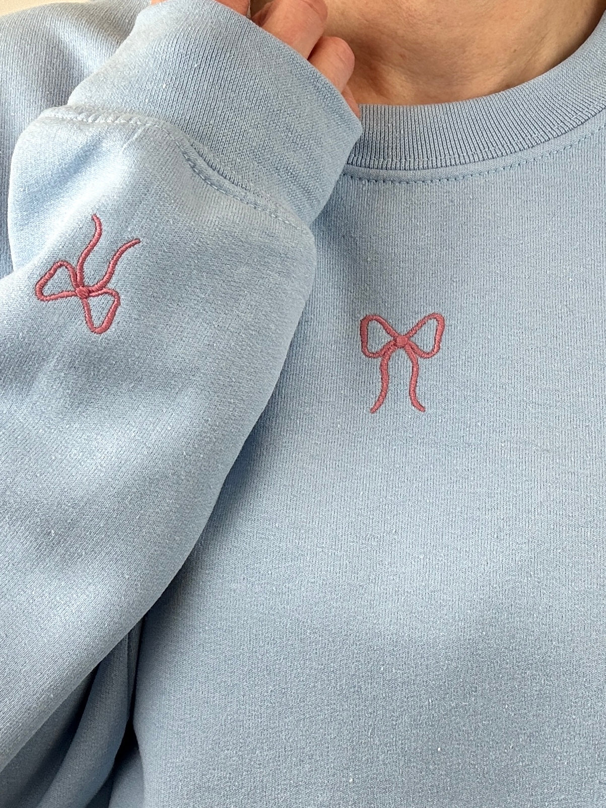 Embroidered Bow sweatshirt - sleeved - customisable
