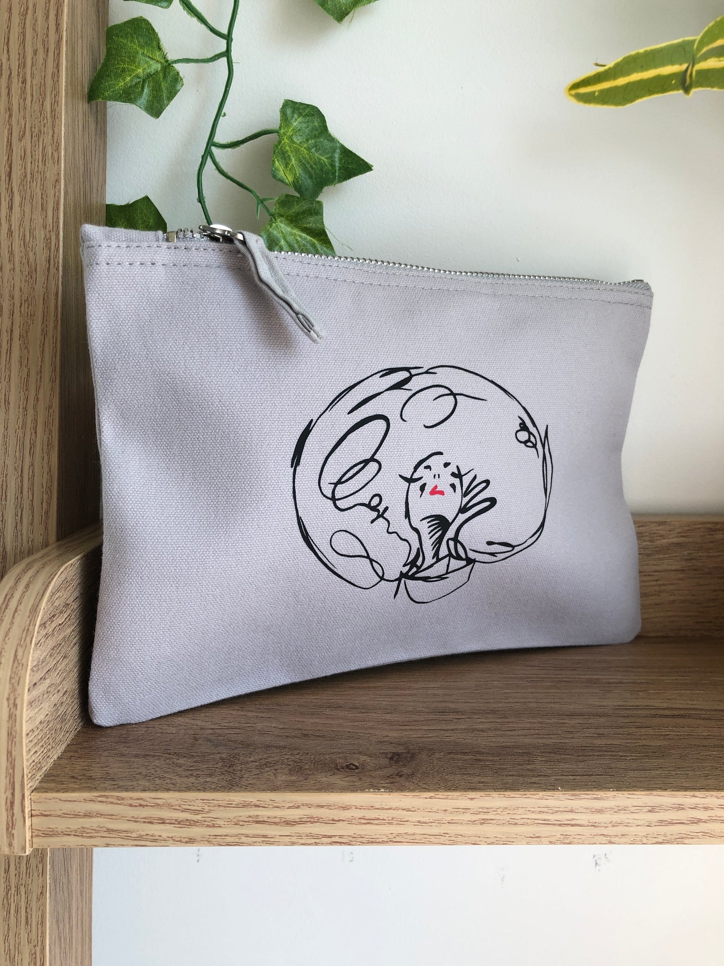 Doll head cosmetic Pouch